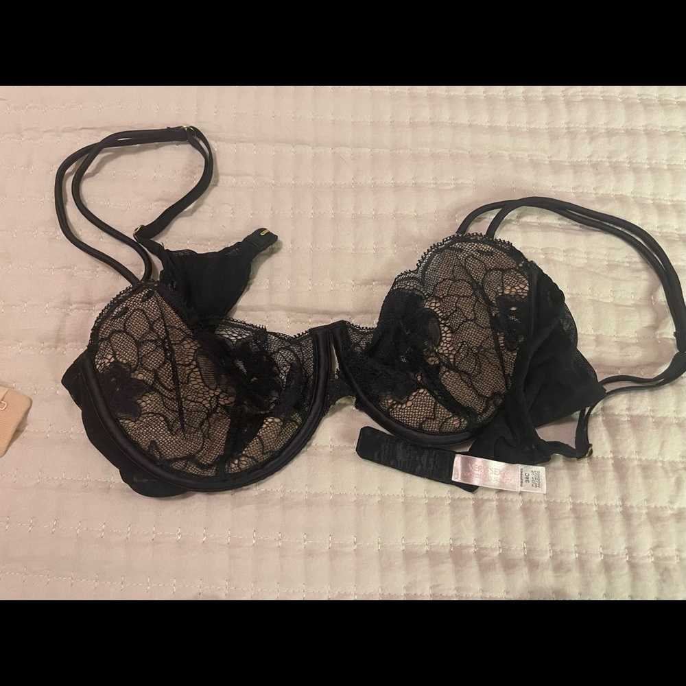 Victoria’s Secret lace push-up without padding bra size 34C